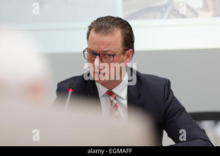 Düsseldorf, Deutschland. 26. Februar 2015. Gerry Weber International AG, Jahrespressekonferenz, Düsseldorf, Deutschland, Feb26, 2015: CFO David Frink. Bildnachweis: Jürgen Schwarz/Alamy Live-Nachrichten Stockfoto