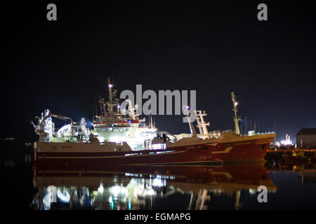 Killybegs Pier in der Nacht, Co. Donegal, Irland Stockfoto