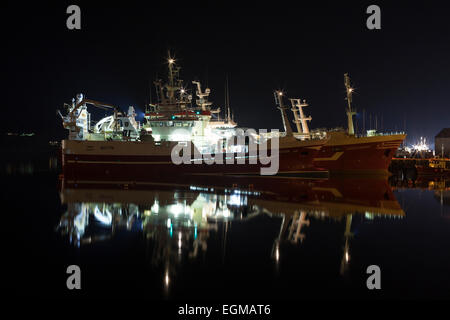 Killybegs Pier in der Nacht, Co. Donegal, Irland Stockfoto