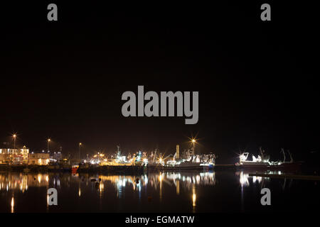 Killybegs Pier in der Nacht, Co. Donegal, Irland Stockfoto