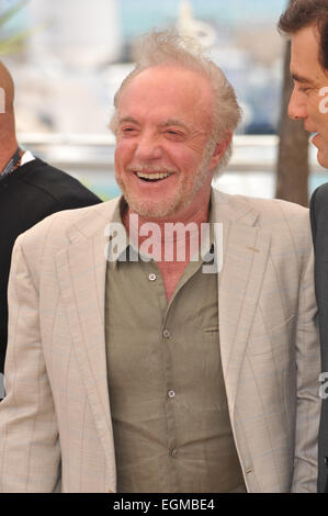 CANNES, Frankreich - 20. Mai 2013: James Caan in der Fototermin für seinen Film "Blood Ties" auf dem 66. Festival de Cannes. Stockfoto