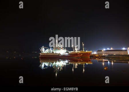 Killybegs Pier in der Nacht, Co. Donegal, Irland Stockfoto