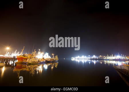 Killybegs Pier in der Nacht, Co. Donegal, Irland Stockfoto