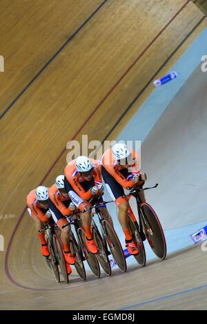 Tim VELDT / Wim STROETINGA / Dion BEUKEBOOM / Roy EFFTING - Pays Bas - Poursuite Par Equipes - 19.02.2015 - Cyclisme Sur Piste - Championnats du Monde - Saint Quentin En Yvelines-. Foto: Dave Winter / Icon Sport Stockfoto