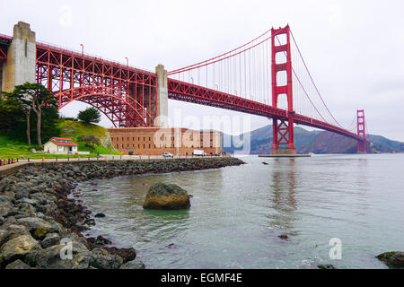 Fort Point und die Golden Gate Bridge in San Francisco, USA. Stockfoto