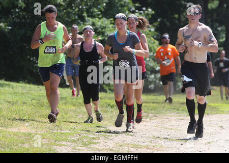 Wettbewerber in Aktion während der Reebok Spartan Race. Mohegan Sun, Uncasville, Connecticut, USA. Stockfoto