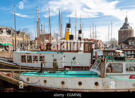 Maritime Stimmung im Hafen von Enkhuizen, einer historischen Stadt, liegt am IJsselmeer, Nordholland, Niederlande. Stockfoto