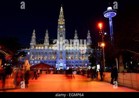 Eisbahn vor dem Rathaus, der Wiener Eistraum am Rathausplatz, Innere Stadt, Wien, Österreich Stockfoto