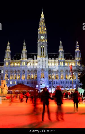 Eisbahn vor dem Rathaus, der Wiener Eistraum am Rathausplatz, Innere Stadt, Wien, Österreich Stockfoto