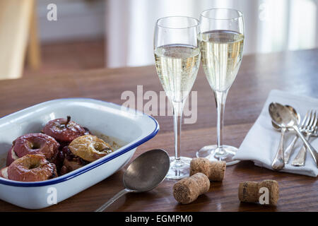 Bratäpfel zum Mittagessen Stockfoto