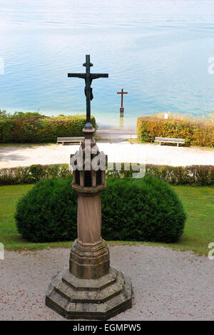 Gedenkstätte Kreuz für König Ludwig II im Starnberger See in Berg, fünf-Seen-Region, Upper Bavaria, Bavaria, Germany Stockfoto