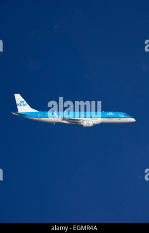 PH-EZS KLM Cityhopper Embraer ERJ-190STD, ERJ-190-100, im Flug Stockfoto