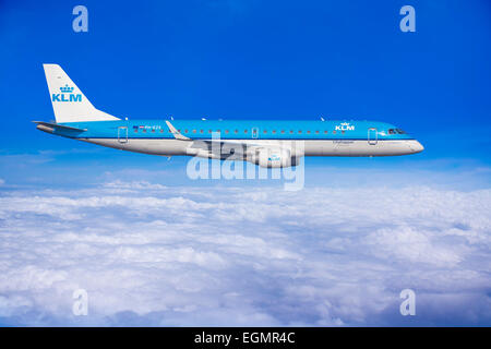 PH-EZS KLM Cityhopper Embraer ERJ-190STD, ERJ-190-100, im Flug Stockfoto