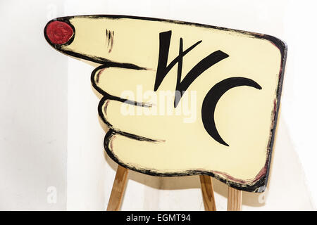 Schild WC auf Karton Hand. Stockfoto