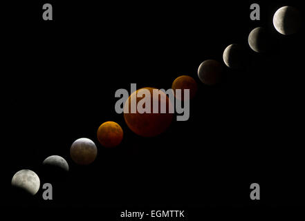 Zusammengesetztes Bild von 10 Bildern der totalen Mondfinsternis vom 8. Oktober 2014 Stockfoto