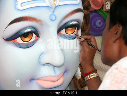 Künstler, Ganesha Idol für die Ganesha Chathurthi hindu-Festival am September 2,2012 in Hyderabad, AP, Indien. Stockfoto