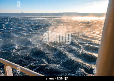 Stürmische See bei Starkwind Stockfoto
