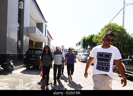 Denpasar, Bali, Indonesien. 26. Februar 2015. BALI, Indonesien - 26 Februar: Myuran Sukumaran Familie kommt in Denpasar Gefängnis Besuch abstatten, ihn am 26. Februar 2015 in Bali, Indonesia.Australian Staatsangehörigen Andrew Chan und Myuran Sukumaran, wegen Drogen Schmuggel mit sieben anderen in einer fehlgeschlagenen 2005 plot, der bald Hinrichtung durch ein Erschießungskommando in Bali Kerobokan Gefängnis droht. Rechtsanwälte, die "Bali neun" Rädelsführer hoffe jedoch für eine zweite gerichtliche Überprüfung zu beantragen. © Sijori Bilder/ZUMA Draht/Alamy Live-Nachrichten Stockfoto