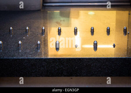 Anti-Obdachlosen-Spikes außerhalb Liberty Global, Knightsbridge, London Stockfoto