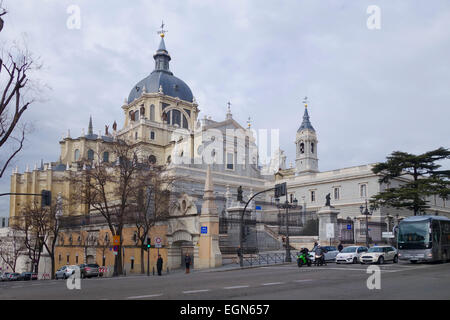 Kathedrale der Heiligen Maria der Royal La Almudena, Madrid, Spanien. Stockfoto