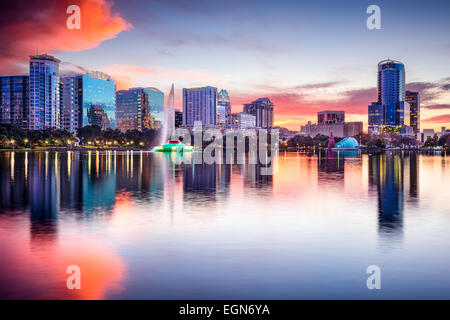 Skyline von Orlando, Florida, USA am Lake Eola. Stockfoto