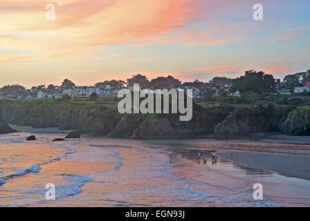 Blick auf die Altstadt von Mendocino Kalifornien bei Sonnenuntergang Stockfoto