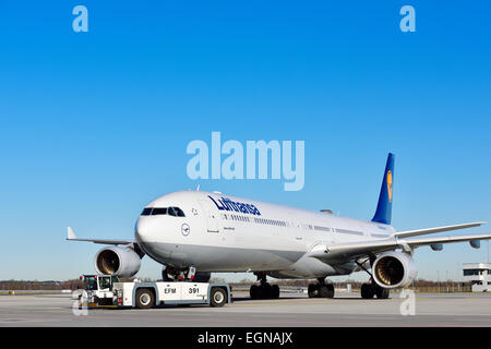 Lufthansa, Airbus A340-600, Push zurück, Stockfoto