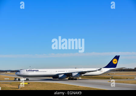 Lufthansa Airbus 340-600, Push zurück Stockfoto