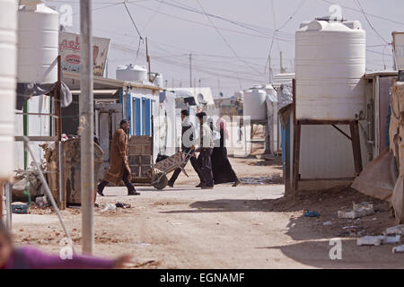 27. Februar 2015 - Al-Za'Tari r.c., Al-Mafraq, Jordanien-die Straßen und Gassen Wochenende im Al-Za'tari Camp für syrische Flüchtlinge in Jordanien. (Kredit-Bild: © Mustafa Bader/ZUMA Draht) Stockfoto