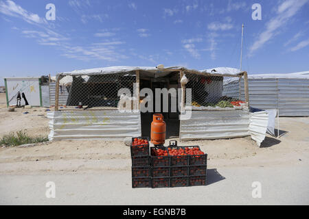 27. Februar 2015 - Al-Za'Tari r.c., Al-Mafraq, Jordanien - A-Shop von den Bewohnern von Al-Za'tari Camp für syrische Flüchtlinge in Jordanien gemacht. (Kredit-Bild: © Mustafa Bader/ZUMA Draht) Stockfoto