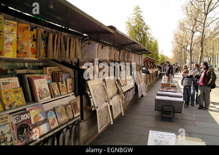 AJAXNETPHOTO 2008 PARIS FRANKREICH. BUCHEN- UND KARTENSTÄNDE - BOUQUINISTES - AUF DER LINKEN BANK. FOTO: JONATHAN EASTLAND/AJAX REF:81604 305 Stockfoto