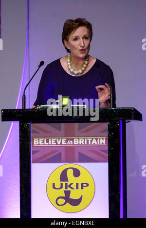 Margate, Großbritannien. 27. Februar 2015. Die UKIP Frühjahrstagung im Winter Gardens, Margate. Suzanne Evans, stellvertretender Vorsitzender spricht. Bildnachweis: Julie Edwards/Alamy Live-Nachrichten Stockfoto