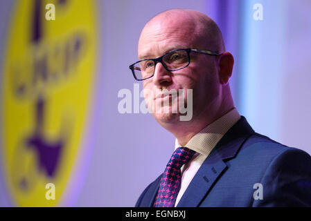 Margate, Großbritannien. 27. Februar 2015. Die UKIP Frühjahrstagung im Winter Gardens, Margate. Paul Nuttall, stellvertretender Vorsitzender der die UKIP befasst sich die Konferenz. Bildnachweis: Julie Edwards/Alamy Live-Nachrichten Stockfoto