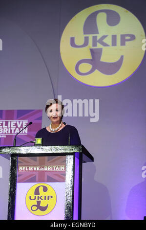 Margate, Großbritannien. 27. Februar 2015. Die UKIP Frühjahrstagung im Winter Gardens, Margate. Suzanne Evans, stellvertretender Vorsitzender spricht. Bildnachweis: Julie Edwards/Alamy Live-Nachrichten Stockfoto