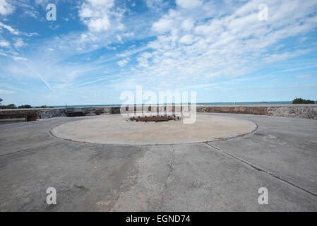 Die Zinnen am Fort Zachary Taylor State Park mit Blick auf die warmen Gewässer von Key West, Florida. Stockfoto