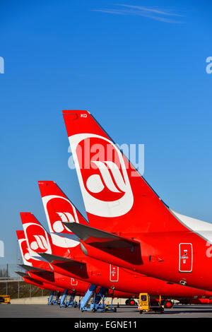 Air Berlin, Boing, Airbus, line-up, Flugzeuge, Flugzeug, Flugzeug, Flügel, Höhenleitwerk, Stockfoto