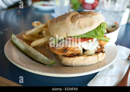 Gebratener Kabeljau Sandwich Stockfoto
