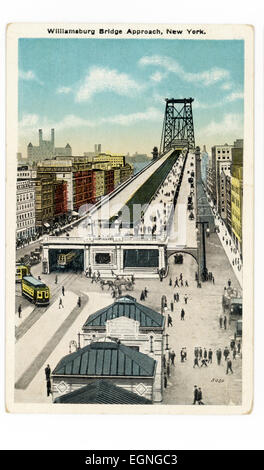 Diese 1930er Jahre Postkarte zeigt die Vorgehensweise zu Williamsburg Bridge in New York City. Die Bridge ist eine Hängebrücke über den East River, die untere East Side von Manhattan an der Delancey Street mit Stadtteil Williamsburg in Brooklyn verbindet. Die Brücke wurde im Jahr 1903 eröffnet. Damals war es die längste Hängebrücke Spanne in der Welt. Stockfoto