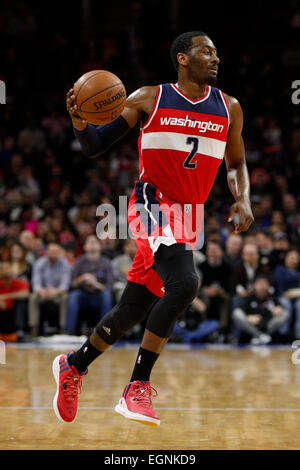 27. Februar 2015: Washington Wizards guard John Wall (2) in Aktion während des NBA-Spiels zwischen der Washington Wizards und die Philadelphia 76ers im Wells Fargo Center in Philadelphia, Pennsylvania. Die Philadelphia 76ers gewann 89-81. Stockfoto