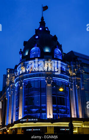 Außenseite des BHV-Kaufhaus in Paris bei Nacht Stockfoto