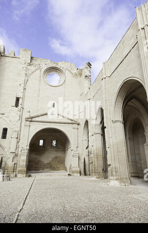 Innere des mittelalterlichen zerstörten Kirche, Detail eines alten religiösen Denkmals aufgegeben, mittelalterlichen Kunst in Spanien Stockfoto