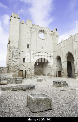 Innere des mittelalterlichen zerstörten Kirche, Detail eines alten religiösen Denkmals aufgegeben, mittelalterlichen Kunst in Spanien Stockfoto