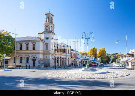 Beechworth Stadt Altstadt an einem kalten Herbsttag in Victoria, Australien Stockfoto