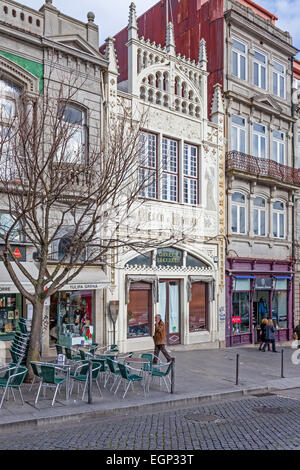 Porto, Portugal. Die berühmten Lello e Irmao Buchhandlung, als eines der schönsten Buchhandlungen der Welt Stockfoto