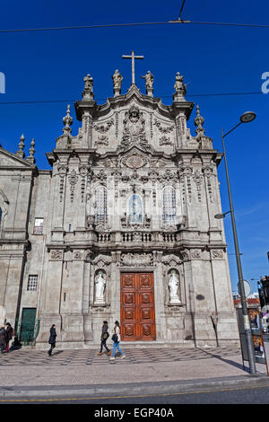 Porto, Portugal. 5. Januar 2015: Carmo Kirche. Rokoko-Architektur. UNESCO-Weltkulturerbe Stockfoto