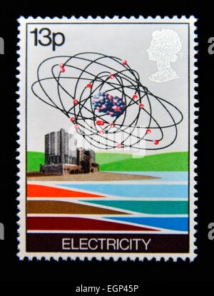 Briefmarke. Great Britain. Königin Elizabeth II. 1978 Energieressourcen. Elektrizität - Kernkraftwerk und Uran-Atom. Stockfoto