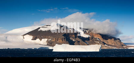 Antarktis, Antarctic Sound, tabellarische Eisberg vorbei Brown Bluff Stockfoto
