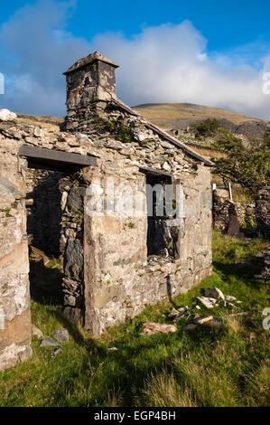 Ruinen der Häuser unterhalb Dinorwig Steinbruch in der Nähe von Llanberis in Snowdonia. Stockfoto