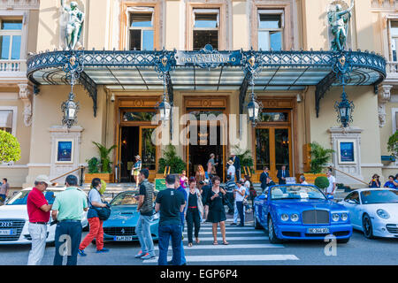 MONTE CARLO, MONACO - 3. Oktober 2014: Beschäftigt Eingang zum Casino von Monte Carlo in Monaco Stockfoto