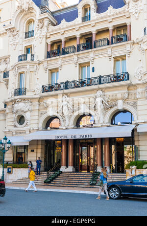 MONTE CARLO, MONACO - 3. Oktober 2014: Eingang zum Hotel de Paris in Monte Carlo, Monaco Stockfoto